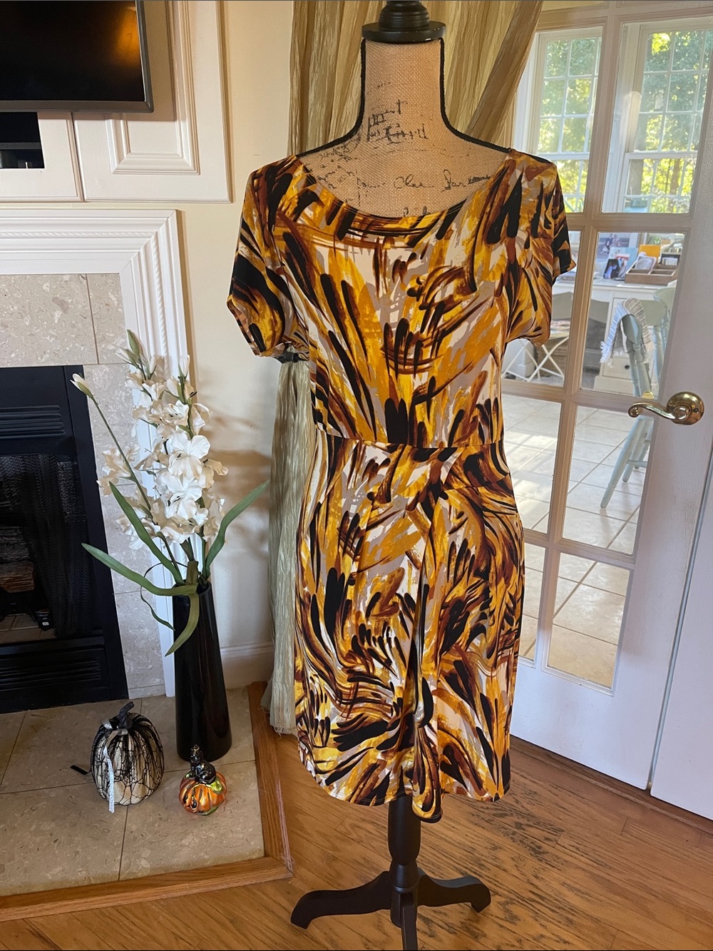 Antonio Melani size S Women's Short Sleeve Dress in Fall colors , EUC